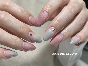 ネイルドットスタジオ 堺筋本町(NAIL DOT STUDIO)/ピンク×グレーグラデ
