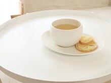 ムク(muku)/施術後のハーブティーとお菓子