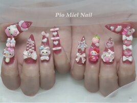 キティちゃん盛りネイル