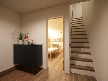 なのはな/案内8【階段】エステご希望の方