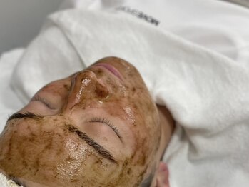 リンクプラスオム(RiMK plus Homme)の写真/【男のためのハーブピーリング】本気の肌質改善!天然ハーブの力で厚くなった角質や毛穴の汚れをお掃除☆