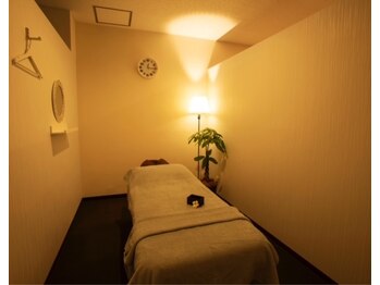 リラクゼーションサロン プルメリア/程よい調光！