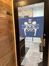 かわさき整体院/入り口はこちらのドアが目印です