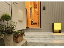 リラ(Rela.)の雰囲気(駐車場は目の前にあります。)