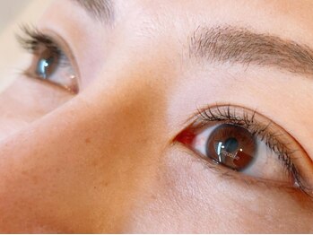 ターコイズ(turquoise)の写真/ビューラーしてもすぐに下がってしまうとお悩みの方。ぱっちりまつげで目力もテンションもアップ