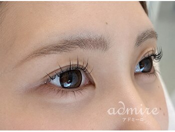 アドミーロの写真/【ダメージレス！】選べるデザイン似合わせまつげパーマでナチュラルなのにどこか印象的なお目元に★