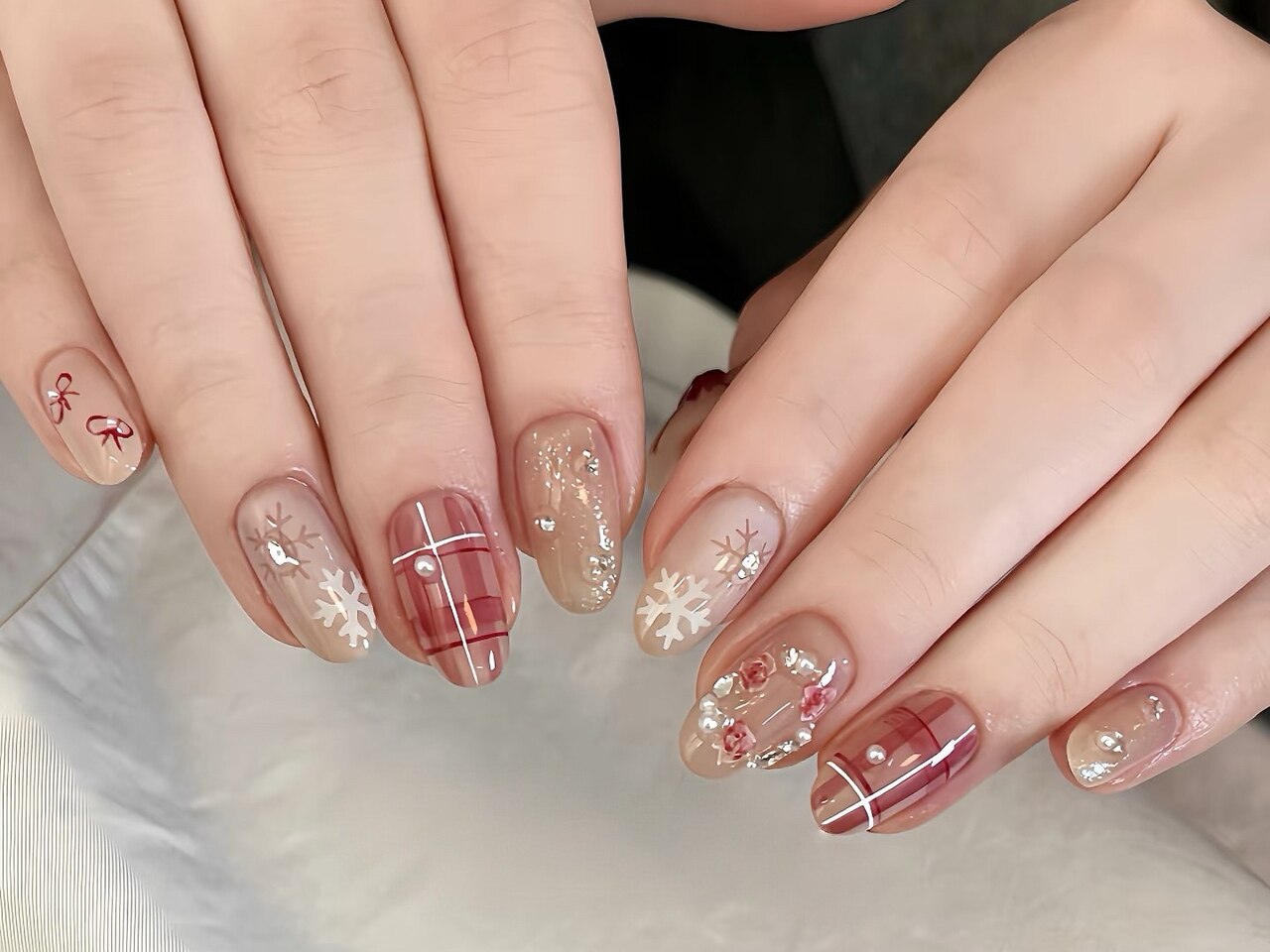 2025年-2026年冬トレンド】レッド 冬のネイルデザイン集｜人気順｜2