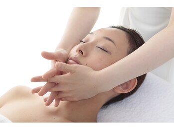 サンスター サレーヌ千里中央店/いよいよ下半顔エステ！