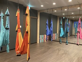 スタジオジュウゴ(STUDIO15)の写真/Silksuspension（TM)はニューヨークのピラティススタジオで開発されたプログラム！ストレス発散にも◎