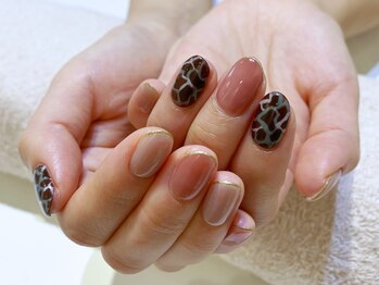 ネイルズ ララ(nails Lala)/キリン柄。