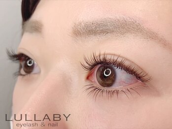 ララバイ 銀座並木通り店(LULLABY)/フラットラッシュ上下7990円