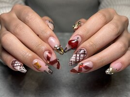 アート沢山のバレンタインネイル