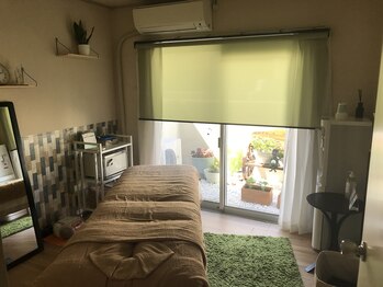 にしざわ整体院/店内からお庭がご覧いただけます