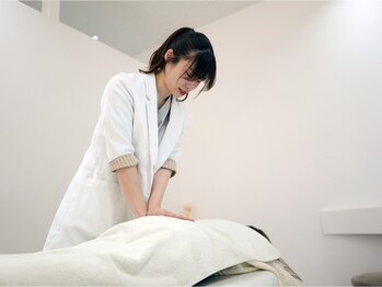 フィラメント ナガノ(Filament NAGANO)の写真/【川島式猫背整体】施術後の姿勢に感動の猫背整体。骨膜から筋肉を緩め姿勢を改善し美しい姿勢へ。