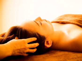 憩いサロン ユリ(yuri)の写真/ヘッドスパで癒されながら理想の小顔に【ハイパーRF小顔マシン＋小顔フェイシャル＋ヘッドスパ60分¥6600】