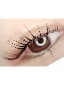 ナチュラル上品な目元にしたい