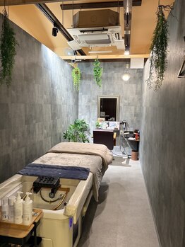 森の日々　premium　へッドスパ/ウェルネスサロンの写真/福井に佇む、都会の避難所。コンクリート×真鍮の洗練された静寂空間で、デジタルデトックスの贅沢を