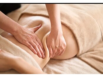 サロン レイ(Salon Rei)の写真/冷えや女性特有のお悩みに◎腸もみとリンパケアで血行促進&代謝UP!温活で健康的な身体へ♪
