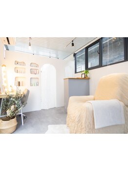 ゆったり空間で施術が受けられるサロン