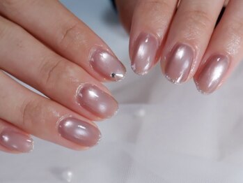 ネイルルームリラ 川崎(nailroom lilas)の写真/【職場でも浮かない、でもちゃんと可愛い】清潔感と美しさを指先に＊働く女性のための上質ネイルをお届け♪