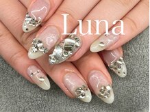 ルーナ(Luna)/ワンランク上のゴージャスネイル