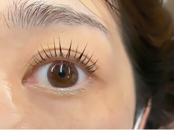 ホッコリハウス アール(hokkori house R)の写真/自まつ毛/自眉毛へのダメージを最小限に抑え、傷めない施術に自信あり◎将来の毛も守るケアをしませんか？