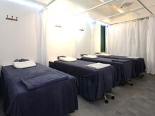 和楽　経絡伝統推拿【ワラクケイラクデントウスイナ】もみほぐし/経絡/足ツボ/ヘッドの雰囲気（白を基調とした清潔感のある店内）