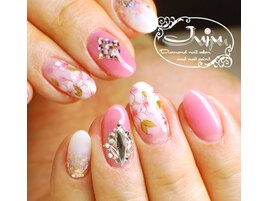 桜ネイルとビジューアート