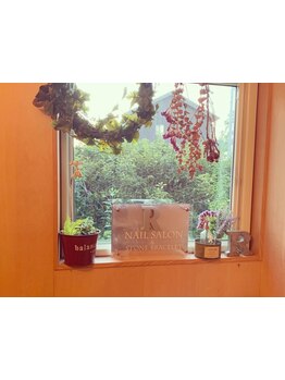 ゆったり空間で施術が受けられるサロン