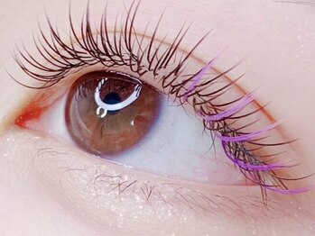 サロンドルネ(Salon De Rene)の写真/目元の雰囲気を変えたいと感じる方必見！カラーエクステで周りと差が付く、個性溢れる垢抜け目元に大変身♪