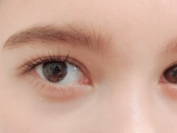 メイアルーア(Meia lua)の写真/【すっぴんでも可愛い♪】まつ毛パーマで自然な上向きまつ毛へ☆ヘッドスパとのセット目の開きやすさも◎