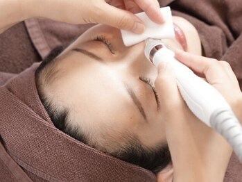 ヘッドミント 福井店の写真/毛穴の角栓ごっそり◎特殊なマシンで毛穴の汚れを除去し、お肌の透明感UP☆お肌のお悩みをご相談下さい♪