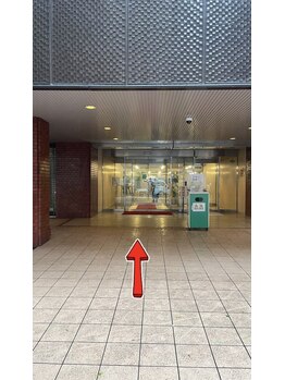 【二の腕|痩身専門店】Esthetic Salon MillS 天神店/左手に正面入り口があります!