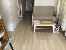 アキノ ルチカの雰囲気（ゲストルーム　少し固めのソファでお寛ぎ下さい。）