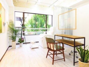 ラベル 人形町(Label)の写真/お仕事帰りやお出かけの隙間時間にも気軽に立ち寄れる駅徒歩3分の好立地!!爪の状態を見ながら施術します♪