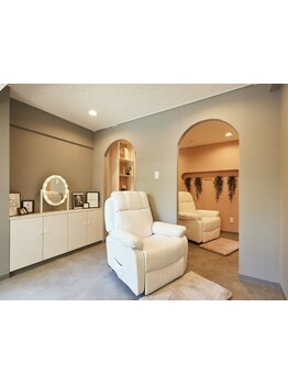 ナチュラル上品な目元にしたい