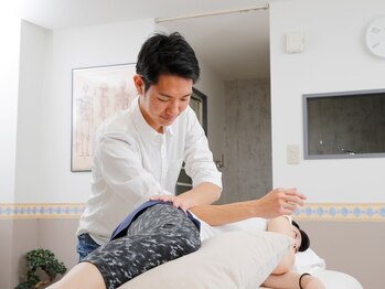 ルーツ 北山田店(Roots)の写真/【繰り返す腰痛・骨盤のゆがみに専門ケア】立ち仕事やデスクワークの限界に。芯から整え、動ける身体へ!