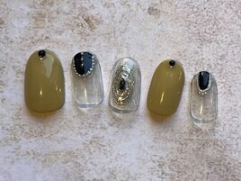 モノトーンビジューネイル