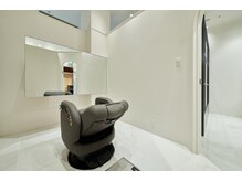グランマッシュデザインラボ(GRANMASH Design LAB)の雰囲気（個室完備でプライベートな空間。個室は3部屋あります）