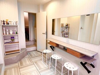 ハーゼ(Hase)/清潔感ある受付＆お直しスペース