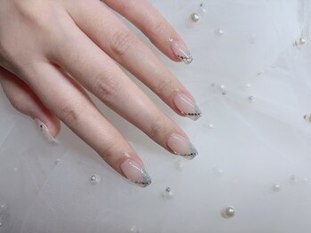ペア(pear)/キラキラ変形フレンチネイル♪