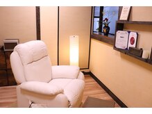 シェービング専門店 ラディアの雰囲気（プライベートソファの個室空間で、ゆったりとくつろげます。）