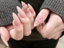 ワイアンドワイ(Y&Y)/ヌードカラーの立体アートネイル