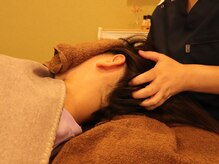 しまねこSalonの雰囲気（頭だけでなく、首や肩周り、耳までしっかりほぐします。）