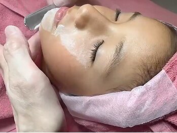 スワン(swan)の写真/リピート率No.1★【モイストアップスキンシェービング+眉カット¥6950】で眉毛もお肌もまとめてケア♪