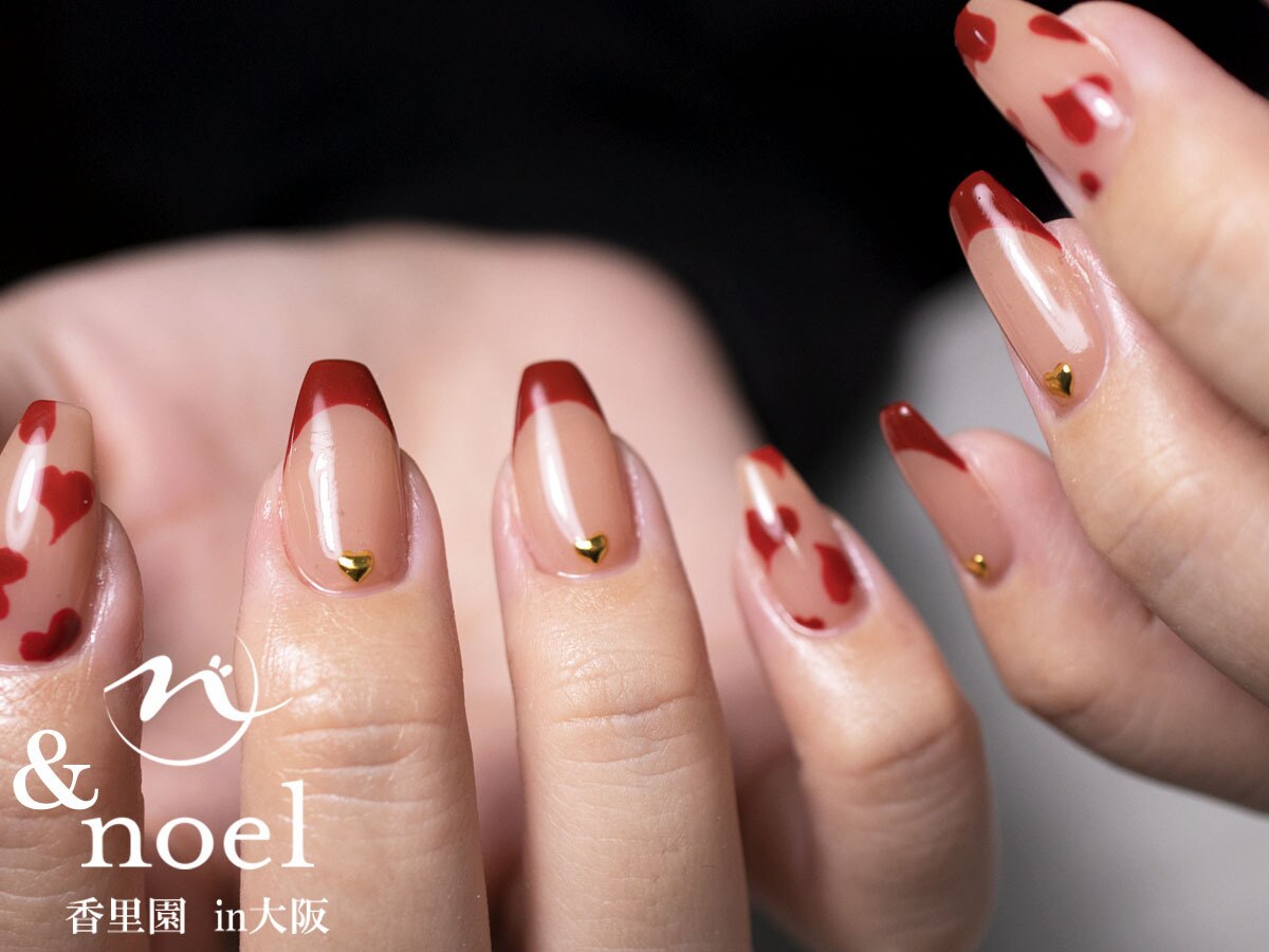 2025年-2026年冬トレンド】ボルドー フレンチ ハンドのネイルデザイン