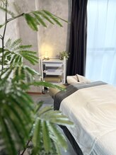 LUANA by AZU 【3/5 NEW OPEN（予定）】 /【店内の観葉植物と一緒に】