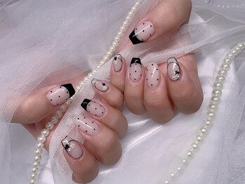 黒フレンチ/ドットネイル