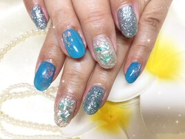 キラキラブルーネイル