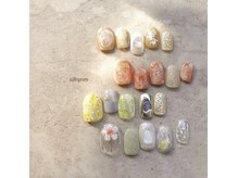 シルニー リム(Silny rim)/アシンメトリーニュアンスネイル